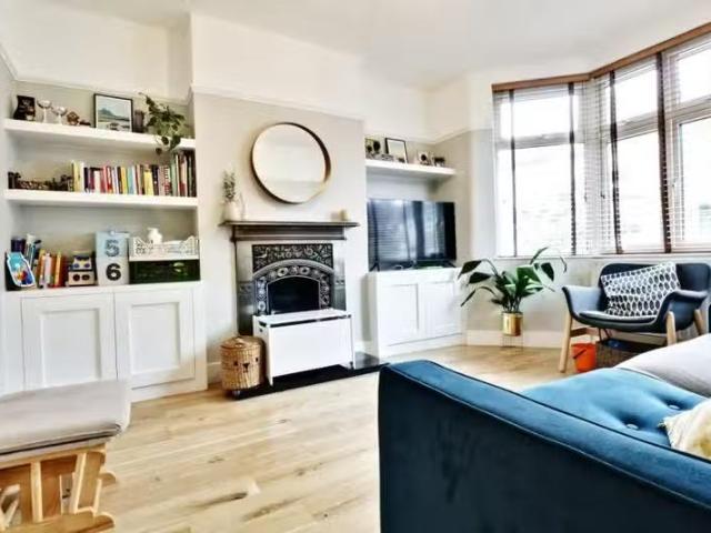2 bedroom terraced house for rent in Park End, Bromley, BR1