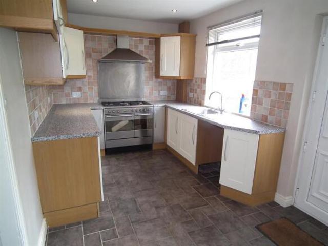 2 bedroom terraced house for rent in Park Road, Yeadon, Leeds, LS19