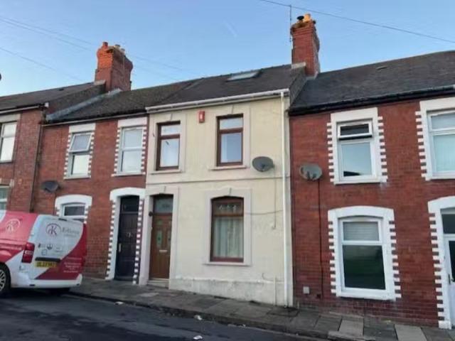 2 bedroom terraced house for rent in Phyllis Street, Barry, Va.