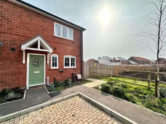 2 bedroom terraced house for rent in Roemead Drive, Yapton, BN18