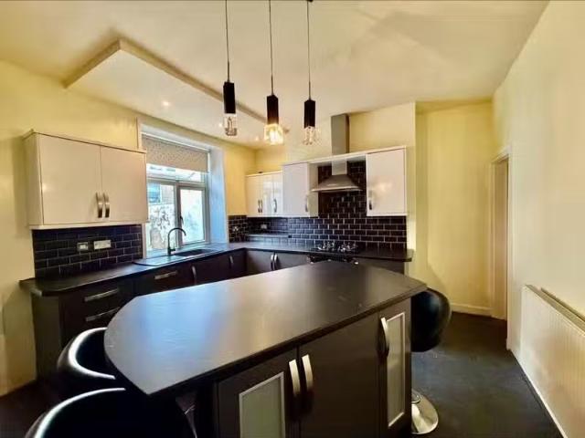 2 bedroom terraced house for rent in Rosegrove Lane, Burnley.