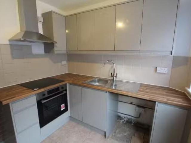 2 bedroom terraced house for rent in Richmond Road, Atherstone.