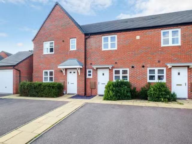 2 bedroom terraced house for rent in Rideau Road, Meon Vale, S.