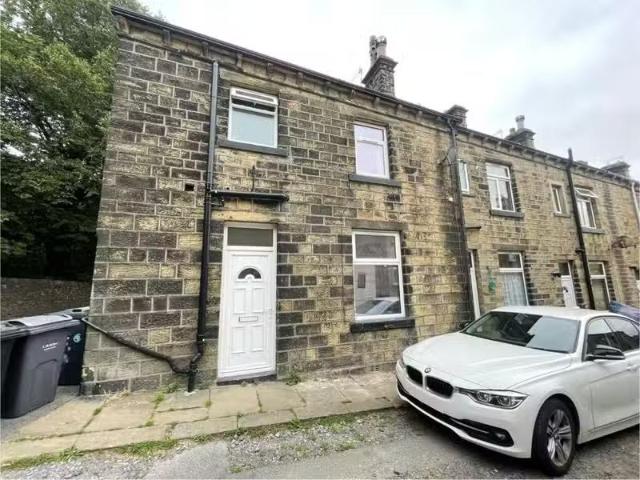 2 bedroom terraced house for rent in Ruby Street, Keighley, We.