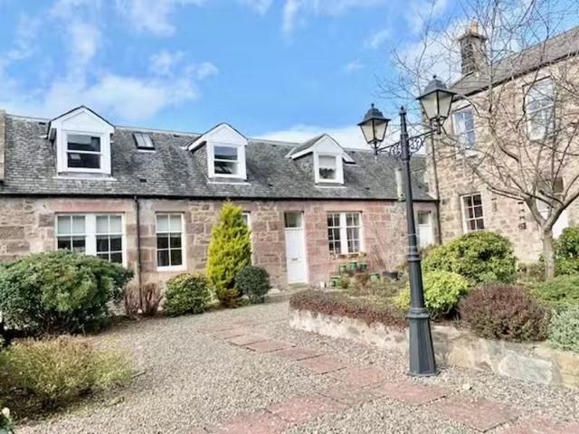 2 bedroom terraced house for rent in Woodcot Court, Stonehaven.
