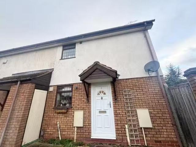 2 bedroom terraced house for rent in Wavytree Close, Warwick.
