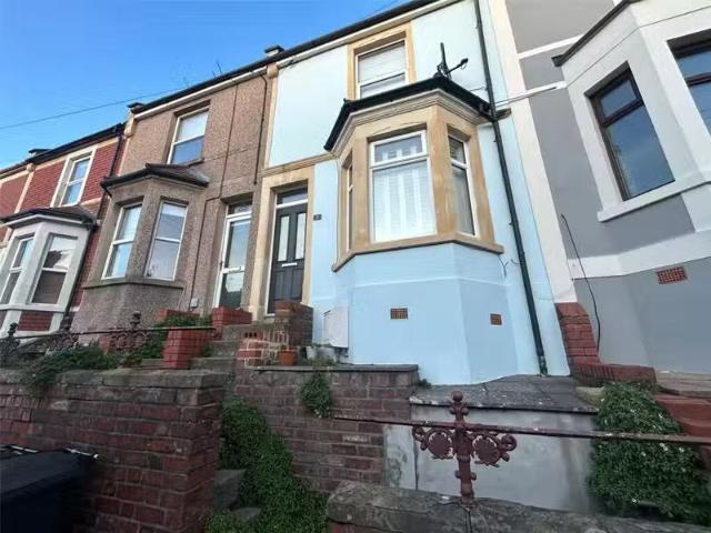 2 bedroom terraced house for rent in West View Road, Bristol.