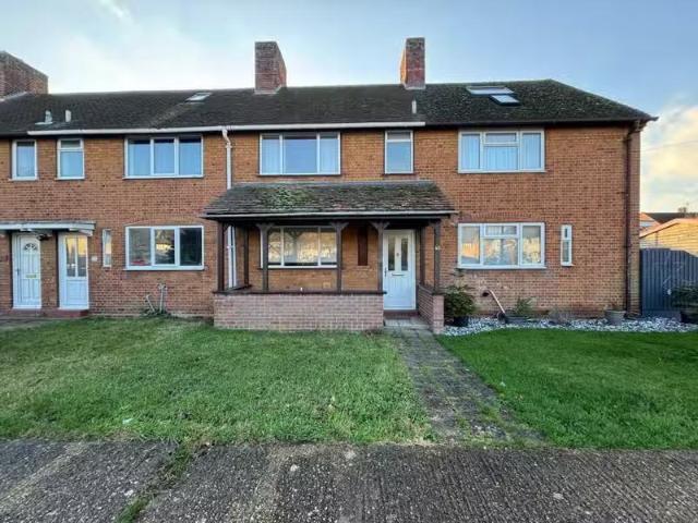 2 bedroom terraced house for rent in Whitehall Gardens, Duxfor.