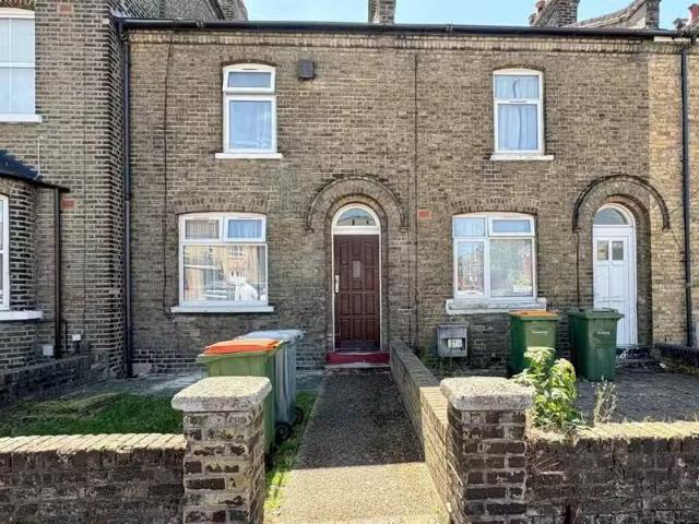 2 bedroom terraced house for rent in Winsor Terrace, London, E6