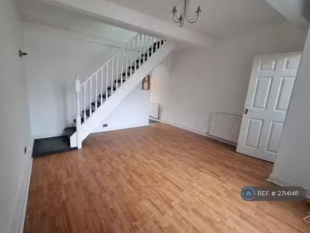 2 bedroom terraced house for rent in Tottington Road, Bury, BL8