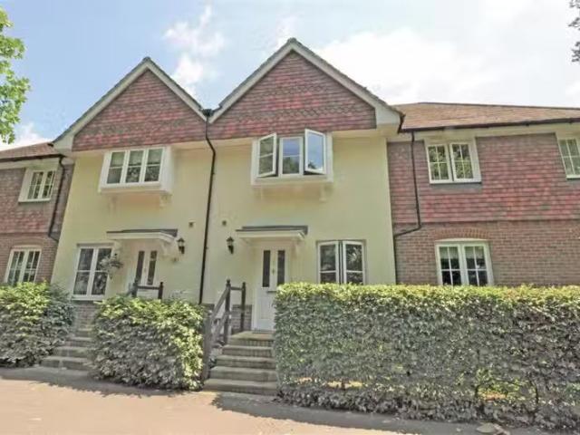 2 bedroom terraced house for rent in The Drive, Hellingly, Hai.