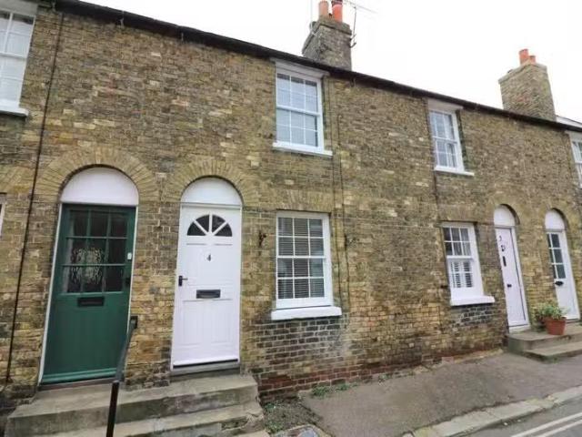 2 bedroom terraced house for rent in Three Kings Yard, Sandwic.