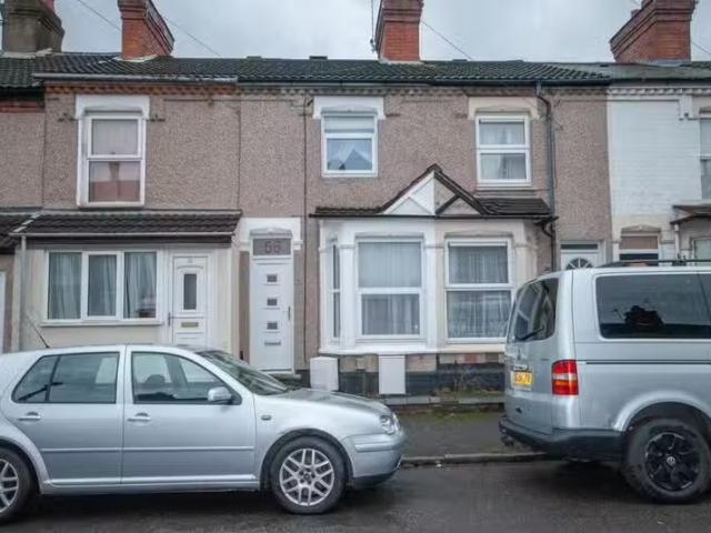 2 bedroom terraced house for rent in Victoria Avenue, New Bilt.