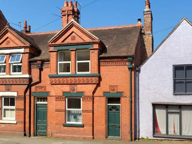 2 bedroom terraced house for sale