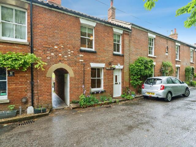 2 bedroom terraced house for sale