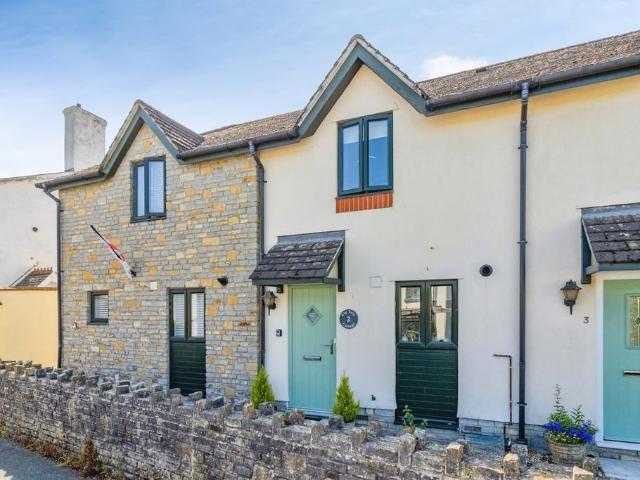 2 bedroom terraced house for sale