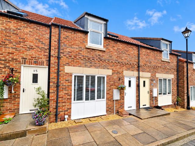 2 bedroom terraced house for sale
