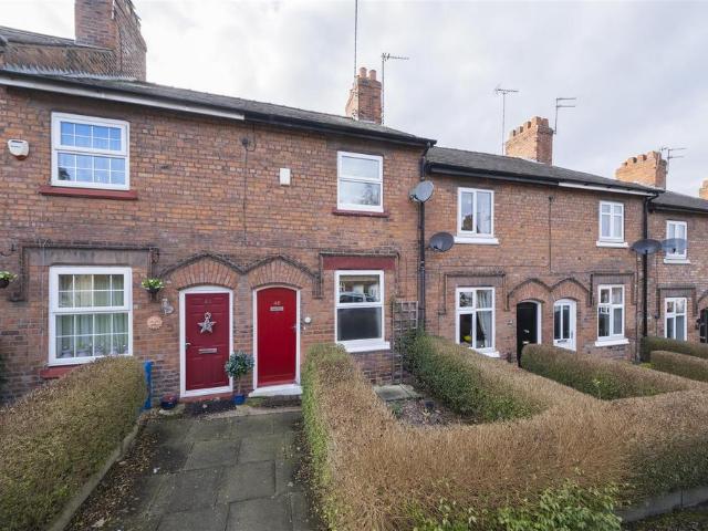 2 bedroom terraced house for sale