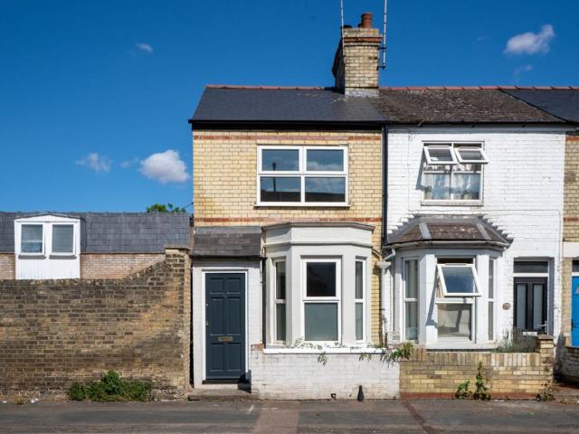 2 bedroom terraced house for sale