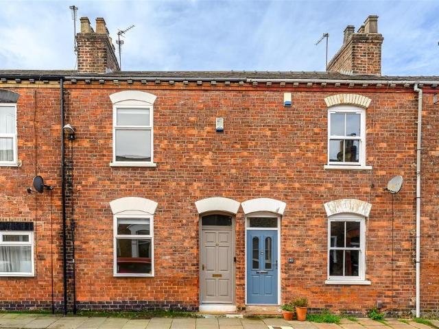 2 bedroom terraced house for sale