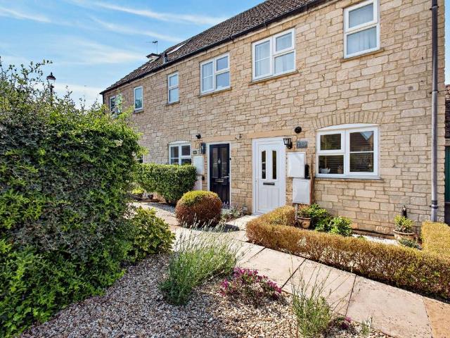 2 bedroom terraced house for sale