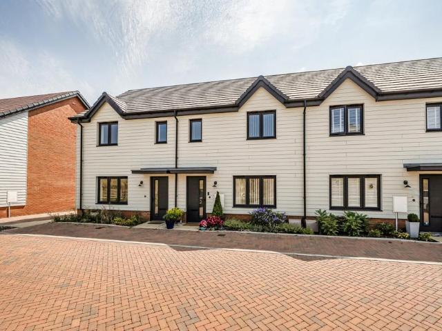 2 bedroom terraced house for sale