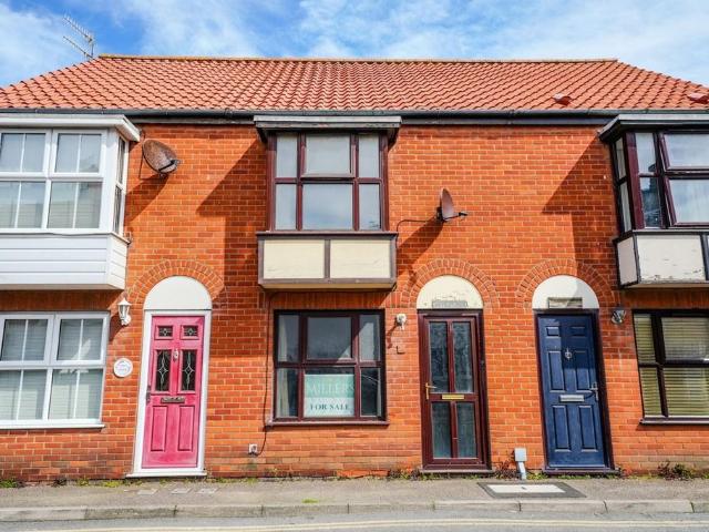 2 bedroom terraced house for sale