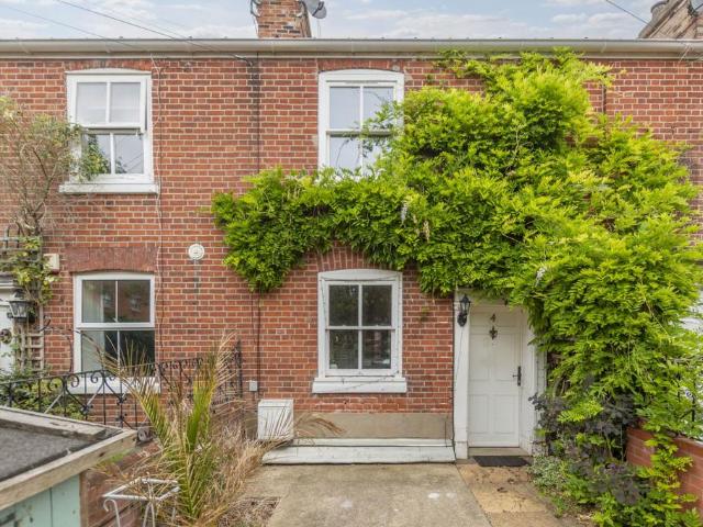 2 bedroom terraced house for sale