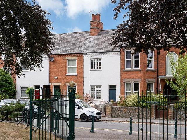 2 bedroom terraced house for sale
