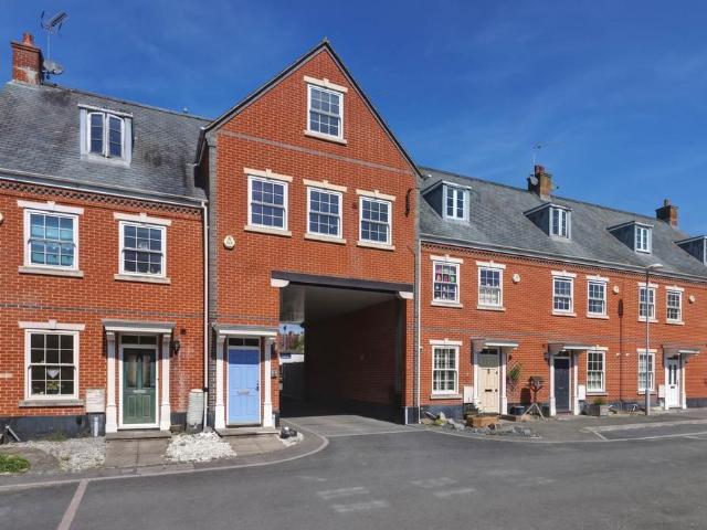 2 bedroom terraced house for sale