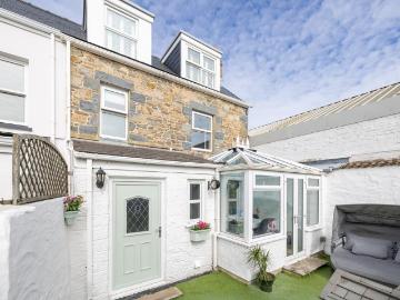 St Anne, Alderney - Garden, Equipped kitchen