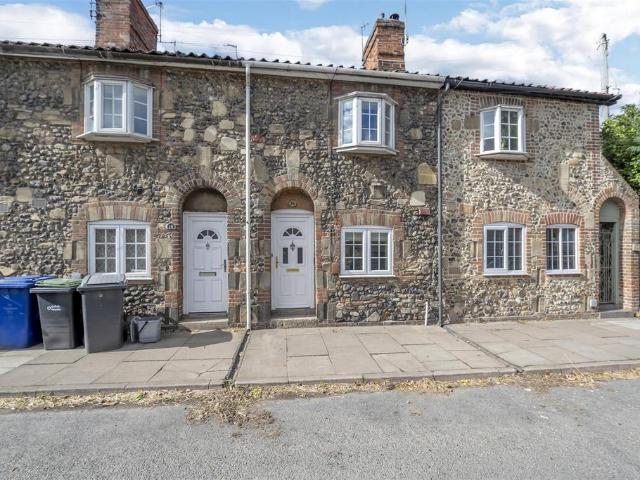 2 bedroom terraced house for sale