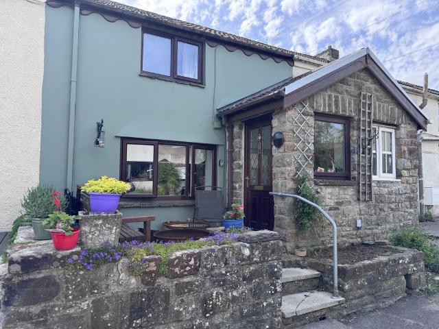 2 bedroom terraced house for sale