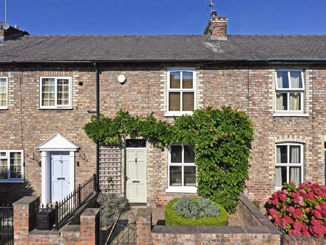 2 bedroom terraced house for sale
