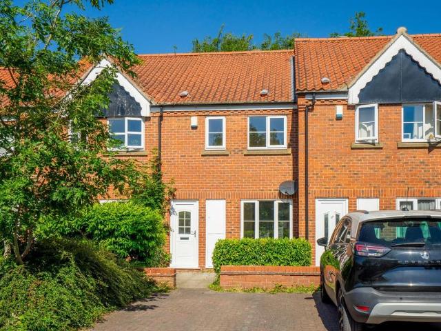 2 bedroom terraced house for sale