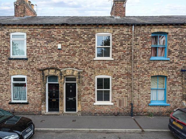 2 bedroom terraced house for sale