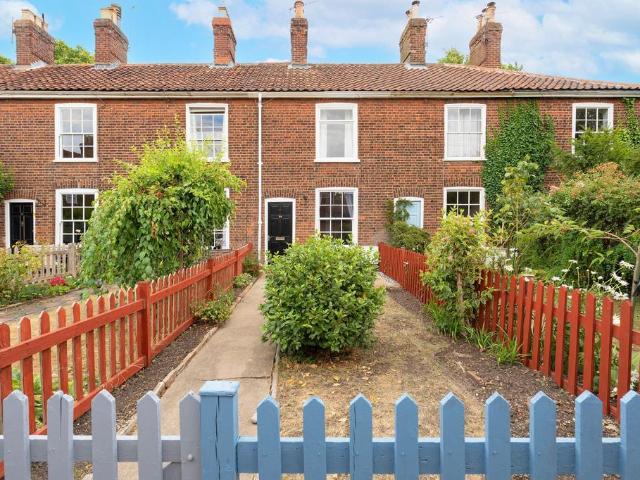 2 bedroom terraced house for sale