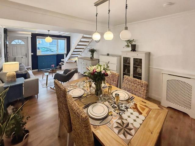 2 bedroom terraced house for sale