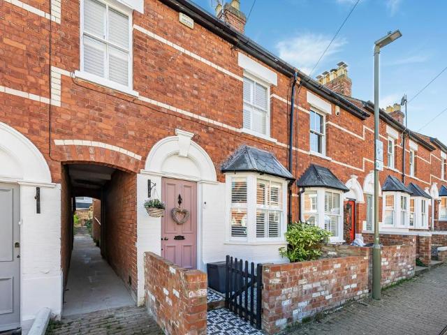 2 bedroom terraced house for sale