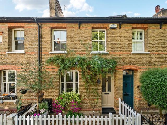 2 bedroom terraced house for sale