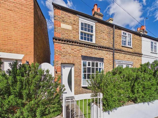 2 bedroom end of terrace house for sale