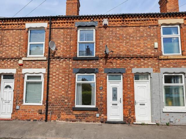 2 bedroom terraced house for sale