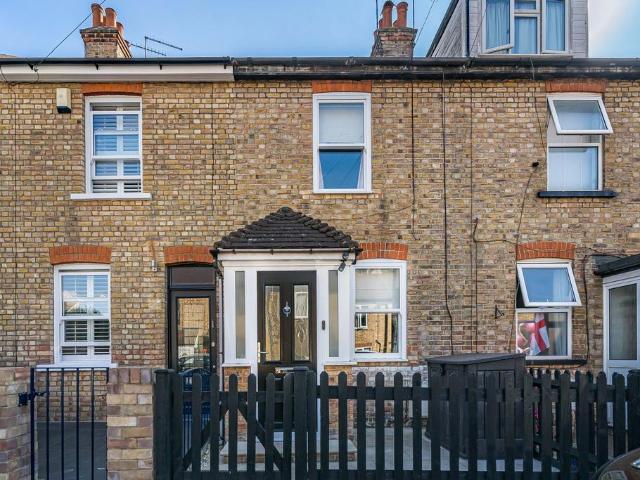 2 bedroom terraced house for sale