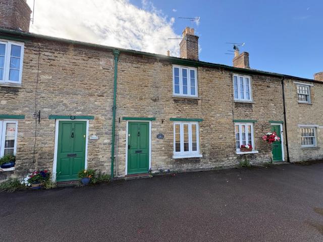 2 bedroom terraced house for sale