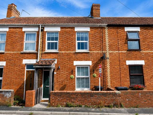 2 bedroom terraced house for sale