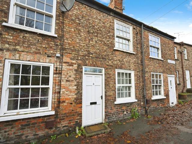 2 bedroom terraced house for sale