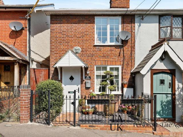 2 bedroom terraced house for sale