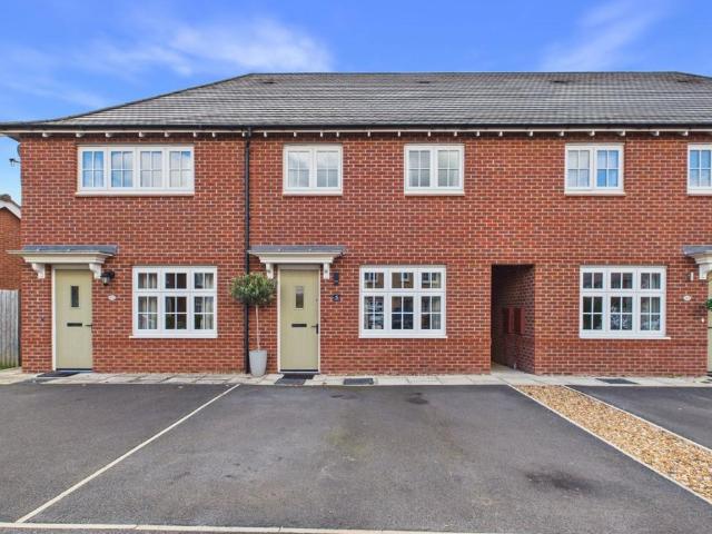 2 bedroom terraced house for sale