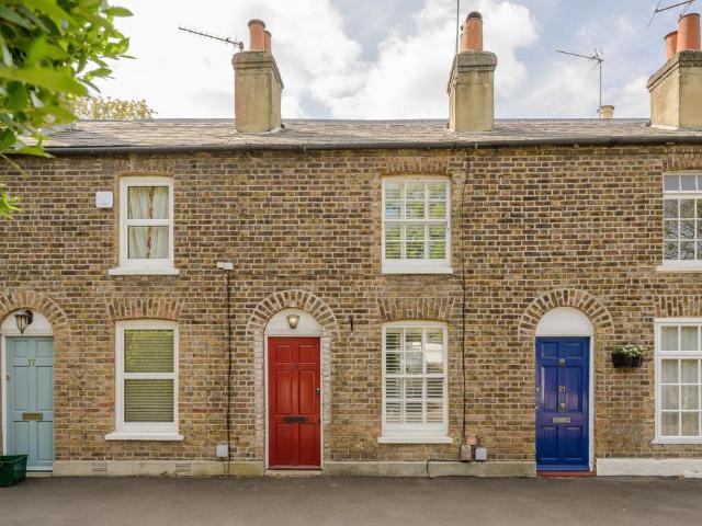 2 bedroom terraced house for sale