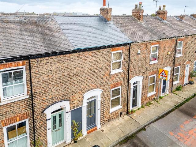 2 bedroom terraced house for sale